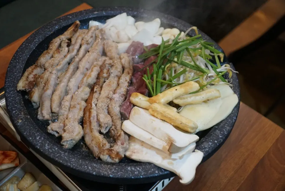 Hanwoo gopchang grilling to a golden brown on the grill