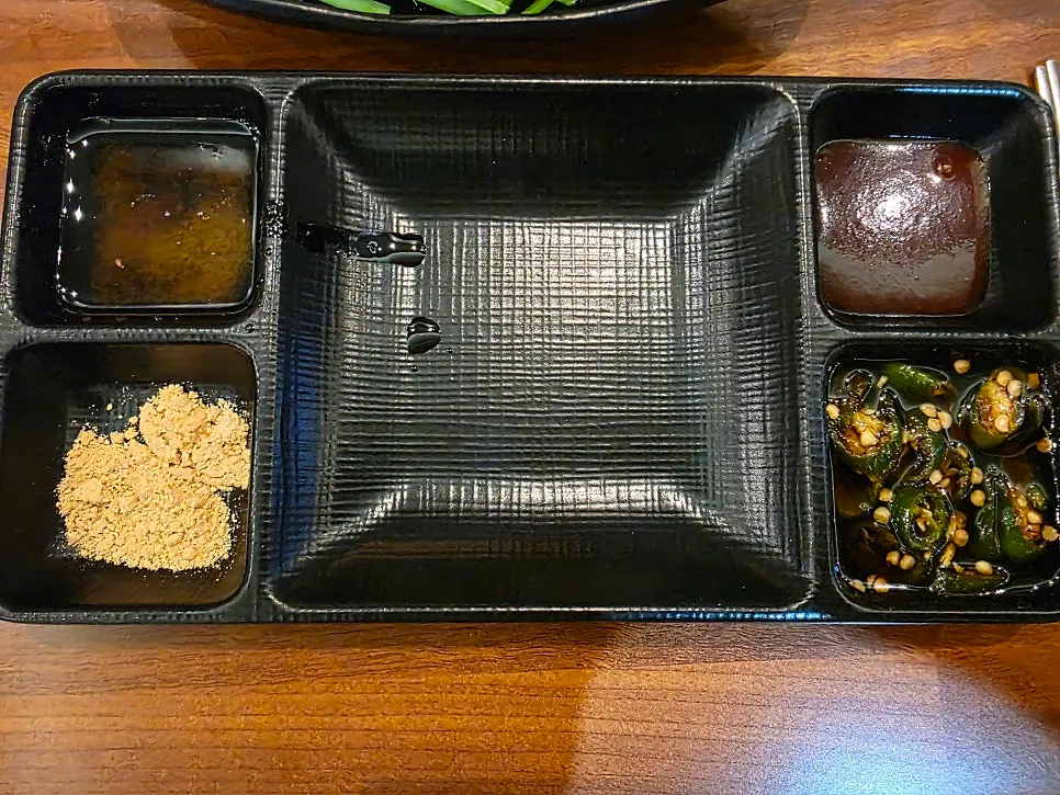 살얼음 뜬 묵사발과 김가루