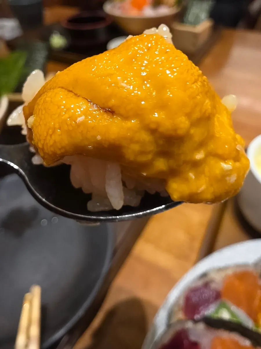 Premium kaisendon topped with uni and salmon roe