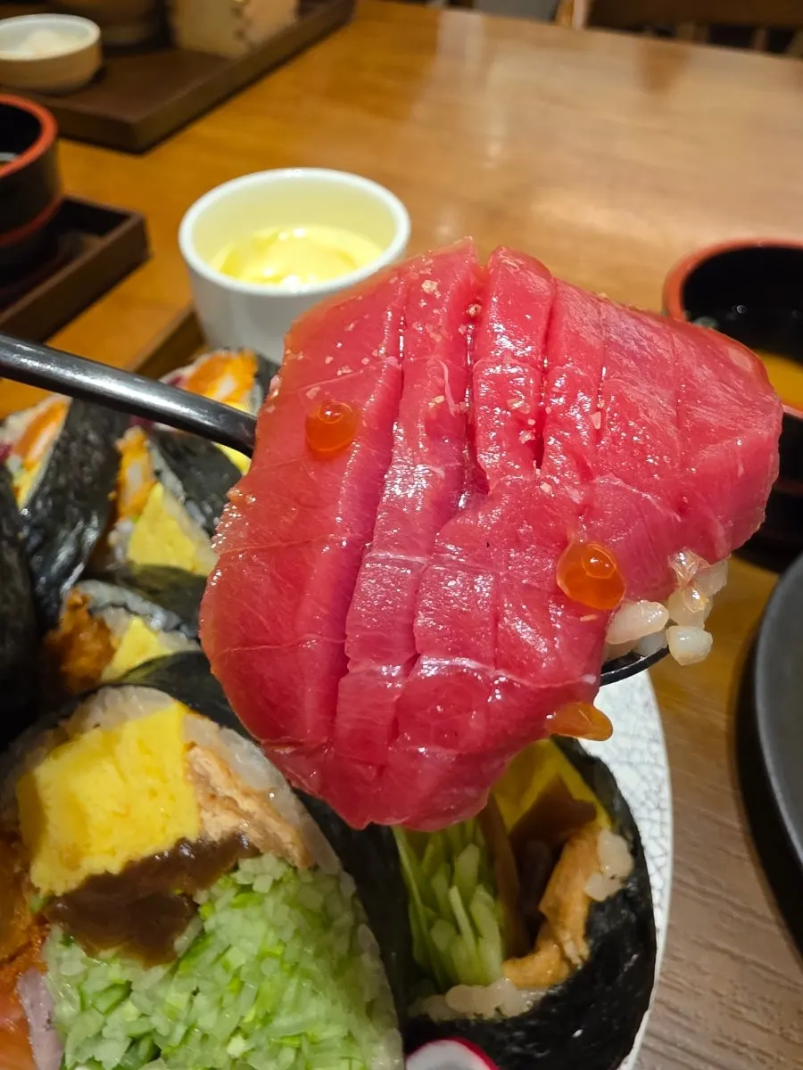 Close-up of the uni on the premium kaisendon