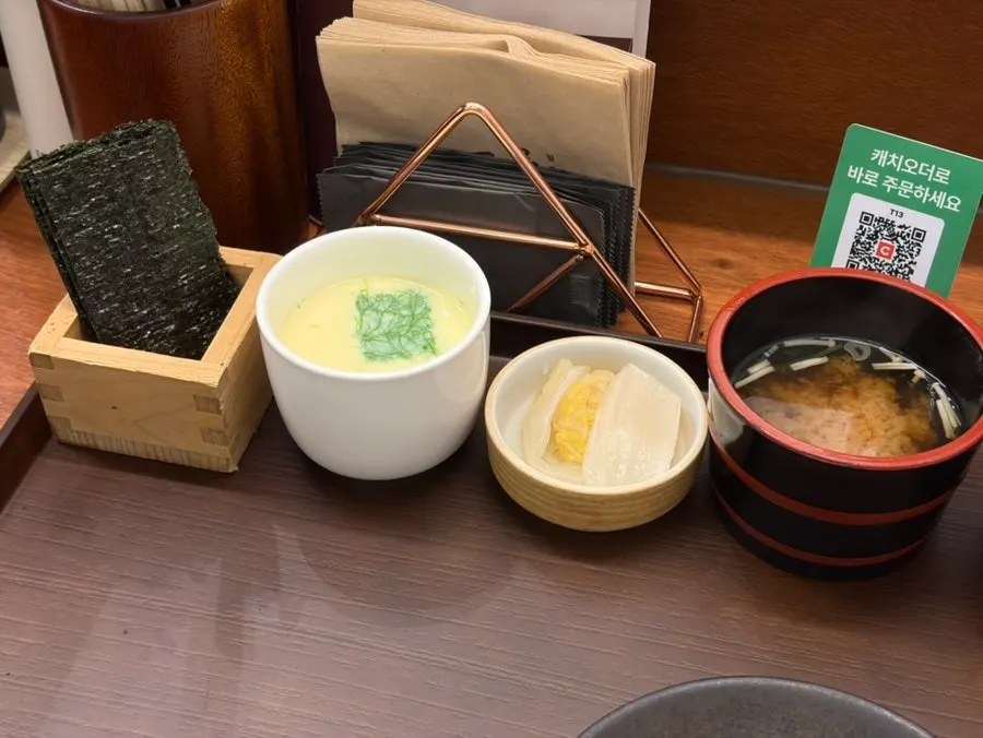 차완무시와 백김치, 장국 기본 상차림