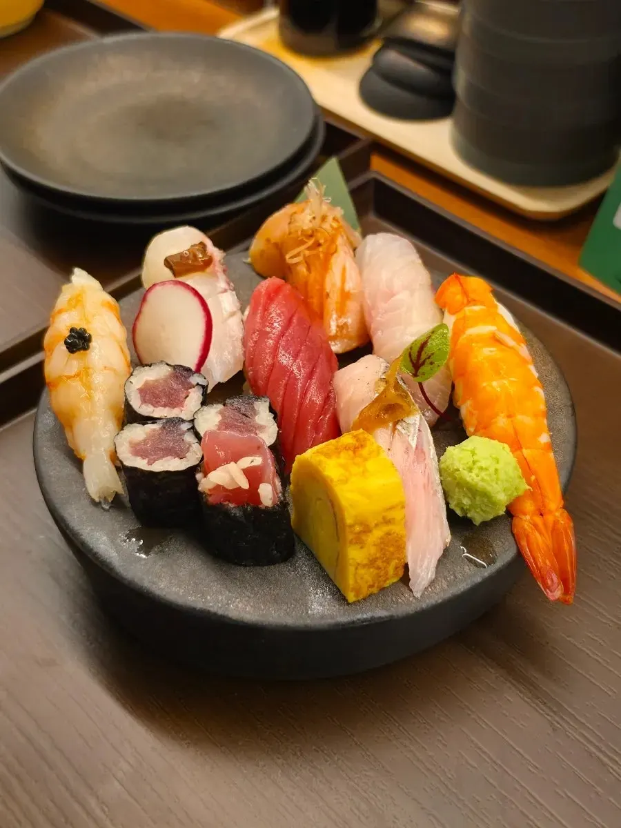 Sushi and kaisendon spread at Ilpum Gwanghwamun
