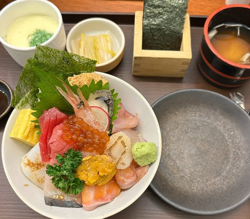 장국과 백김치, 차완무시 상차림