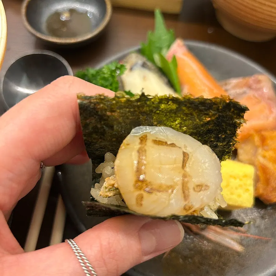 여러 조합으로 먹는 카이센동