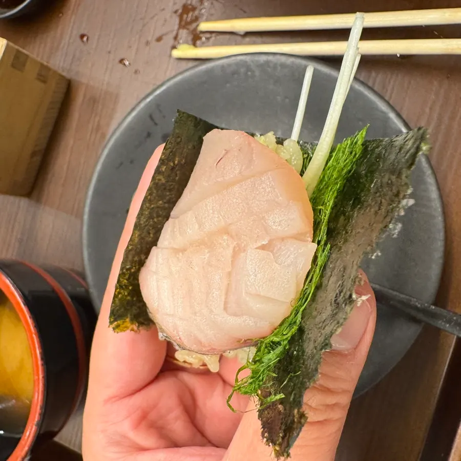 도톰하게 썬 회 클로즈업