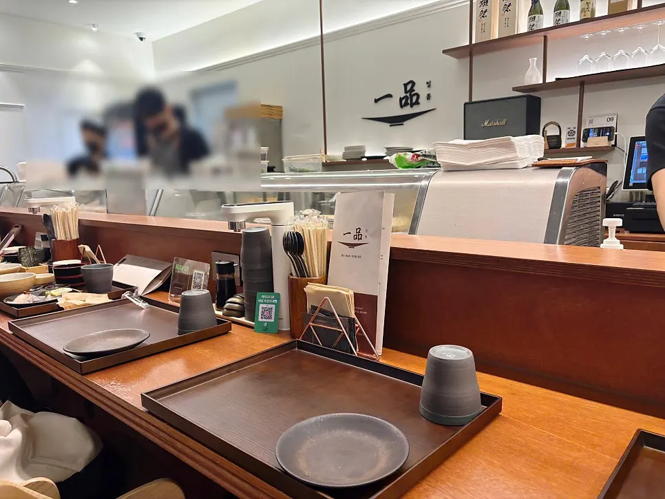 Counter seating at Ilpum Gwanghwamun