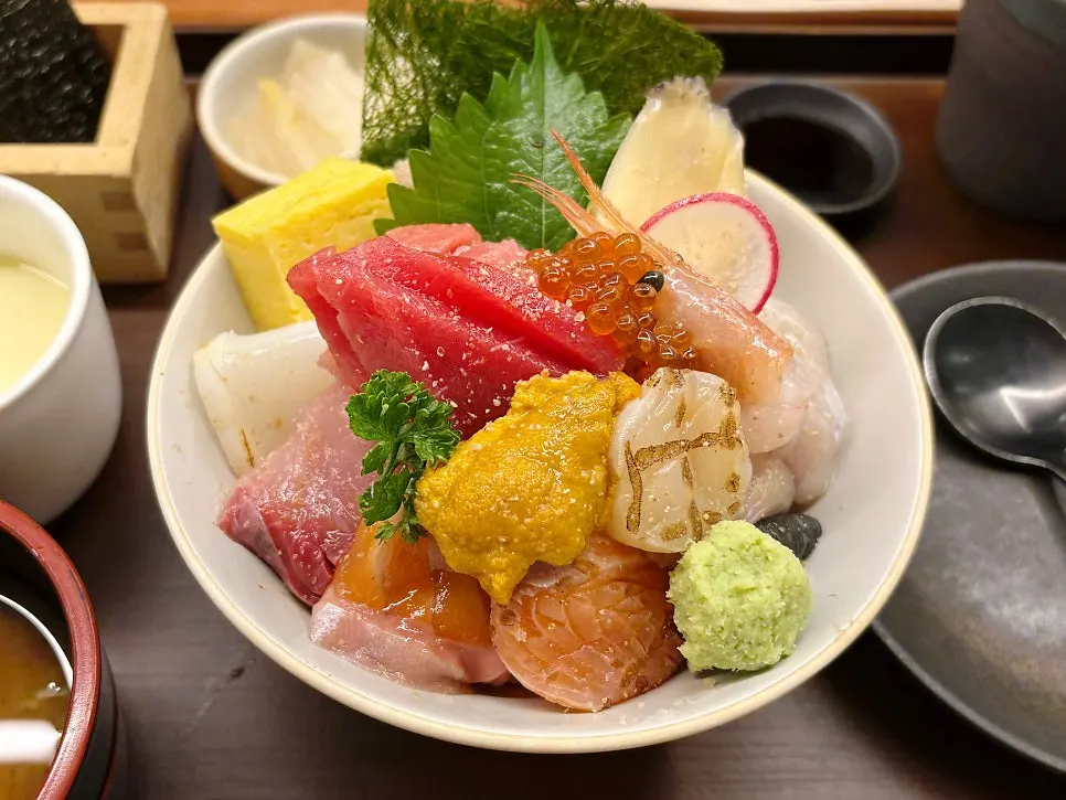 A bowl of the signature Premium Kaisendon
