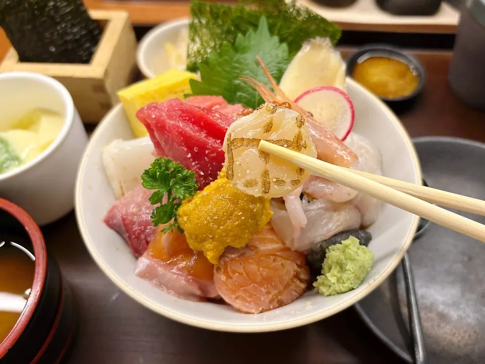 Premium Kaisendon covered in sashimi