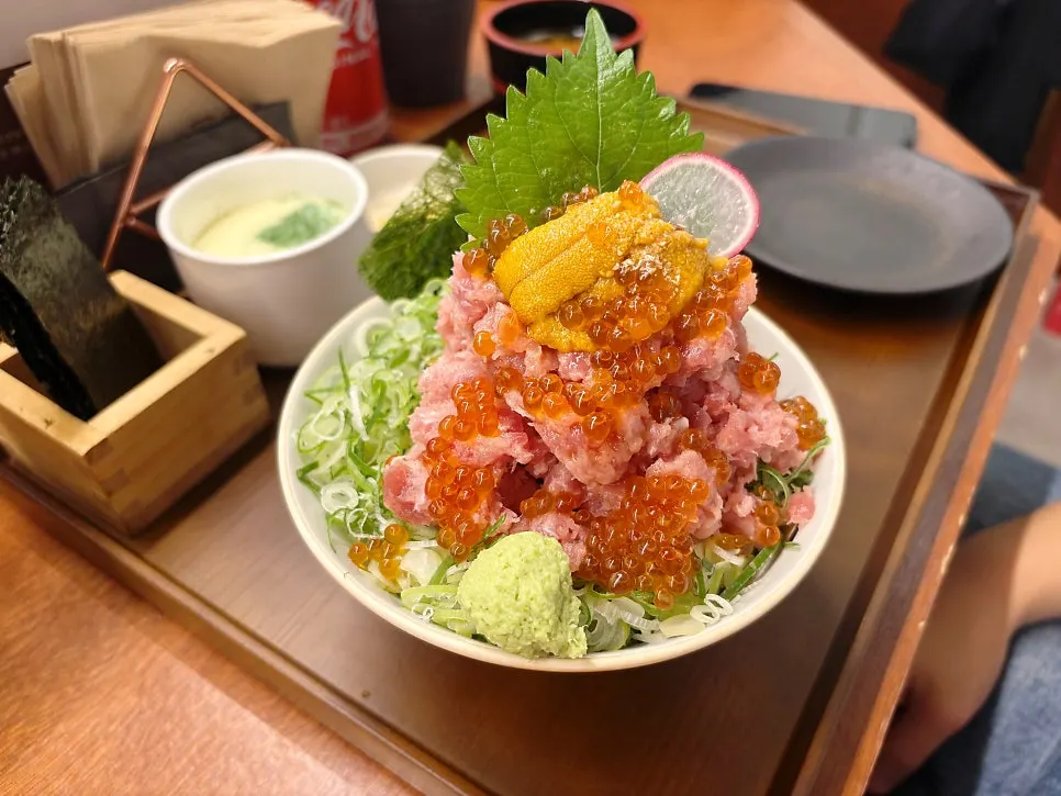 Teuk Ilpum Don piled high with minced tuna