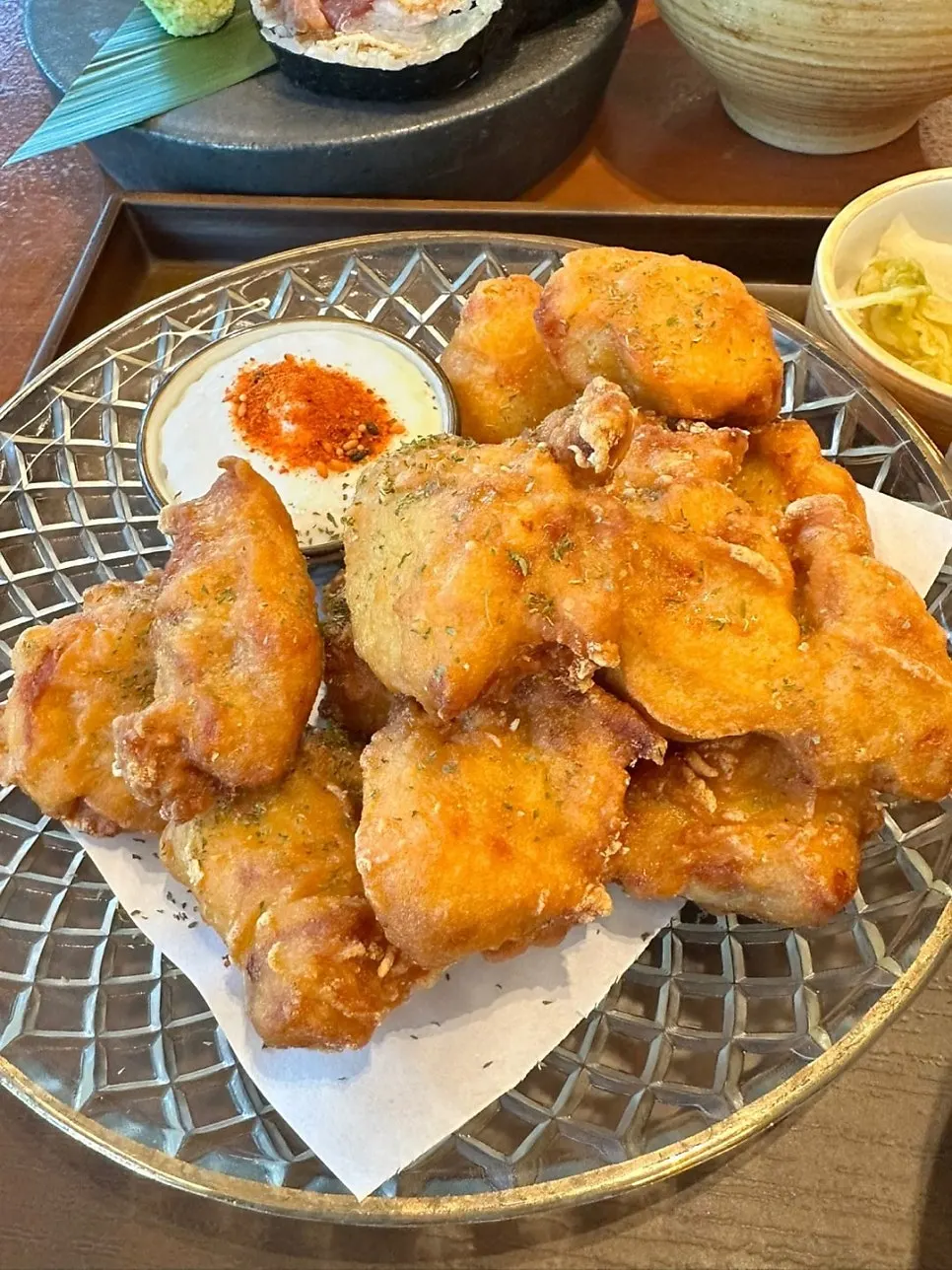 소스와 함께 나온 가라아게