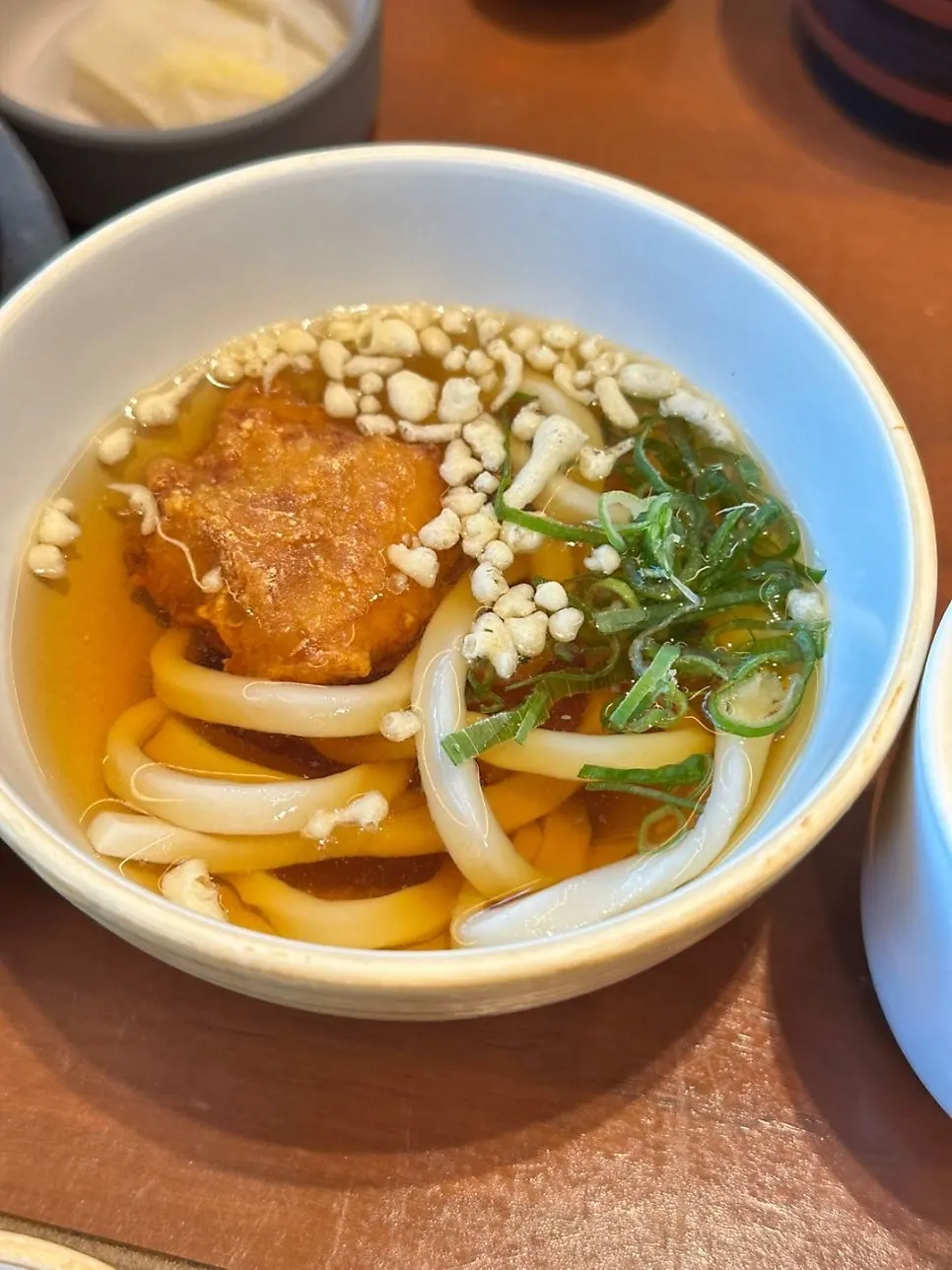 쫄깃한 면발의 냉우동 한 그릇