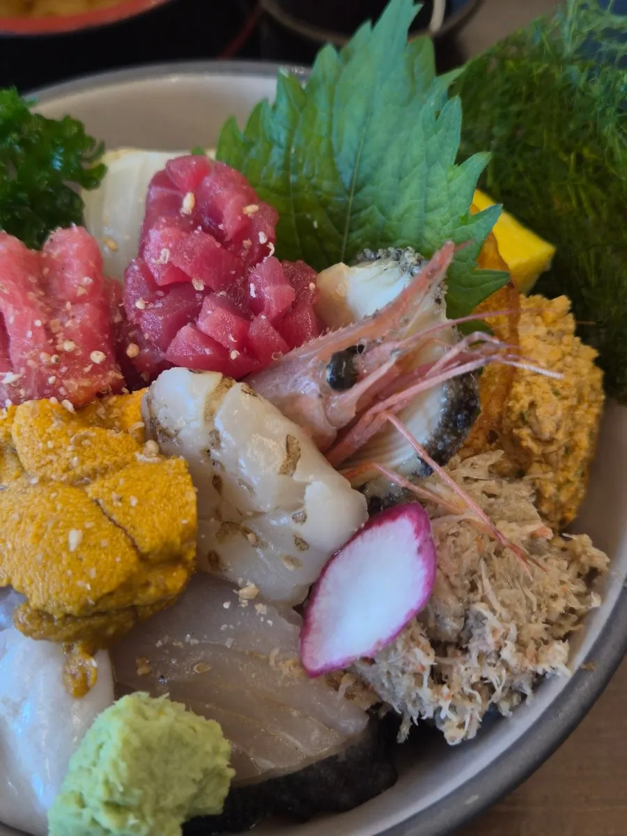 Premium kaisendon served alongside mini cold udon