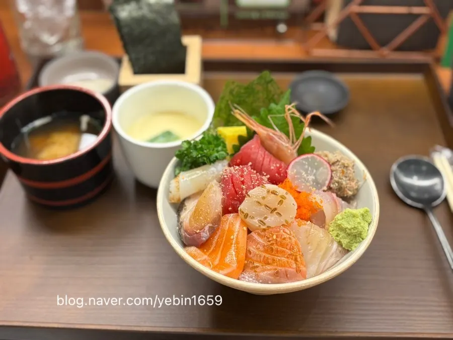 Kaisendon piled high with sashimi