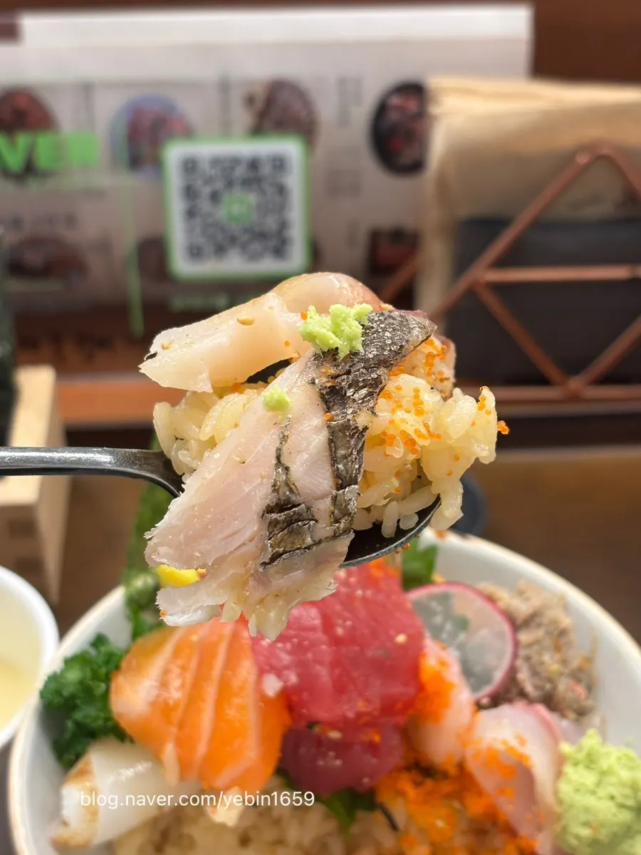 Close-up of the assorted sashimi on the kaisendon