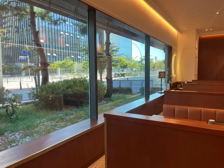 Seating by the floor-to-ceiling window at Ilpum Magok