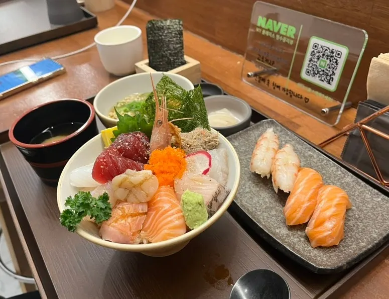 Tray with kaisendon, cold udon, and miso soup