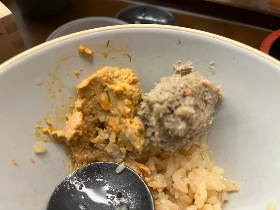 Finishing the kaisendon by mixing topping sauce into rice