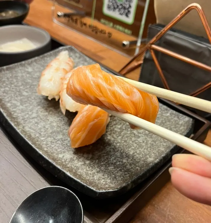 Salmon sushi over white rice