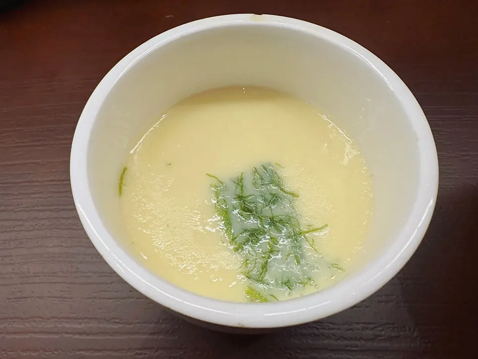카이센동과 초밥이 적힌 일품 마곡점 메뉴판