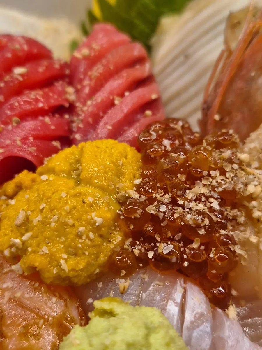 A vividly plated bowl of premium kaisendon