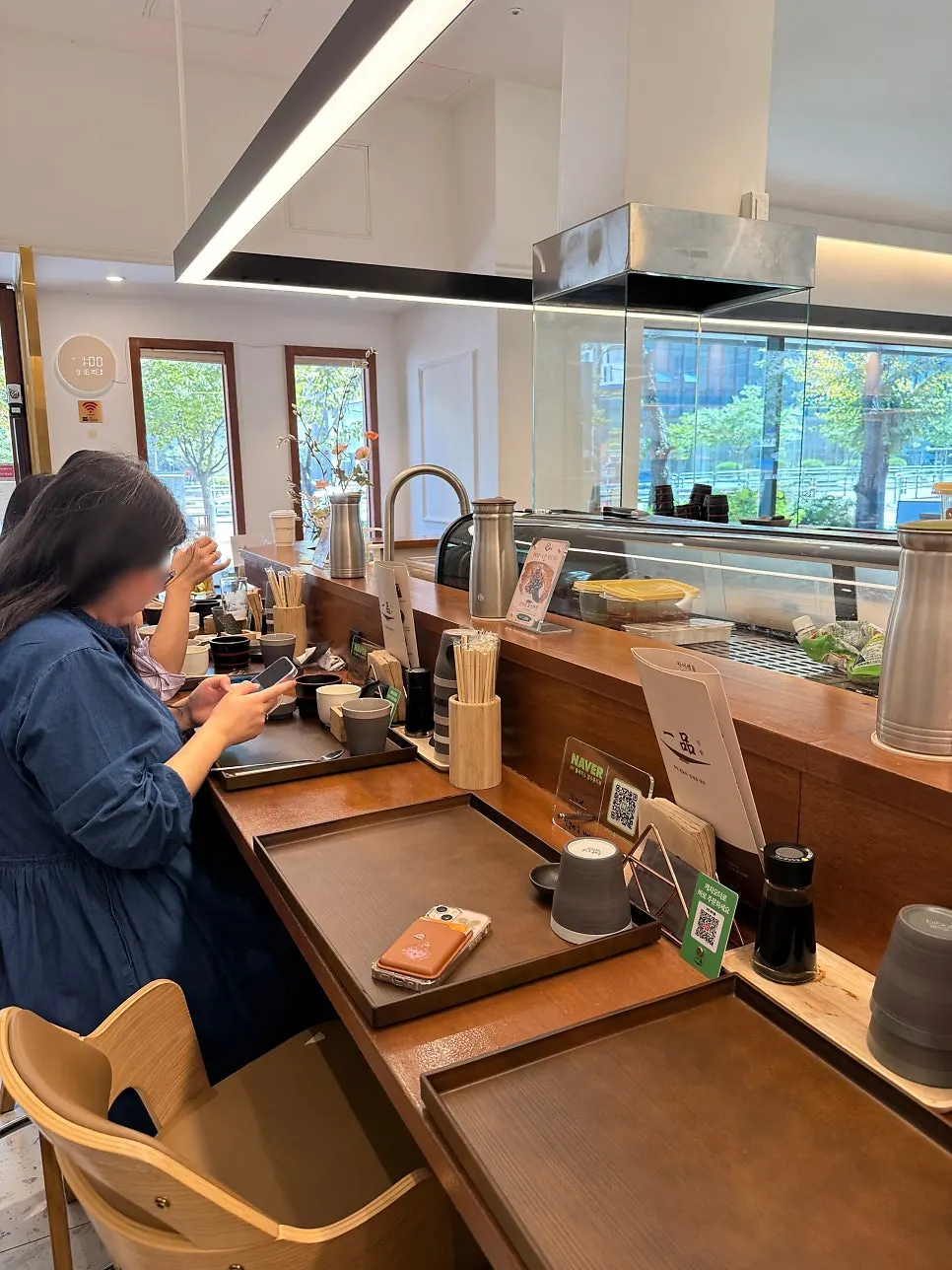 Table seats by the floor-to-ceiling window at Ilpum Magok