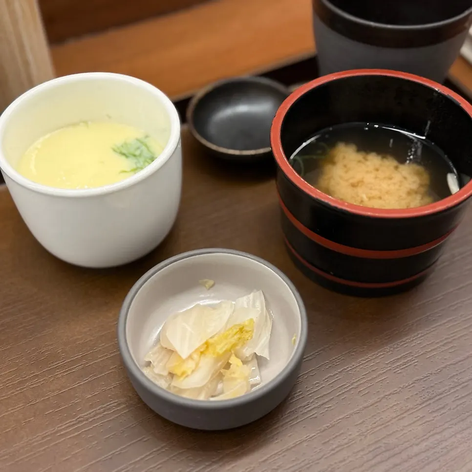 Chawanmushi and broth served before the meal