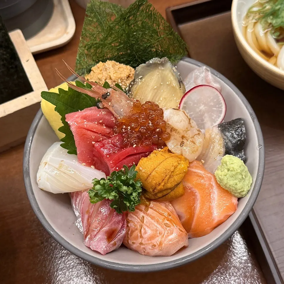 Close-up of kelp-aged sashimi on the premium kaisendon