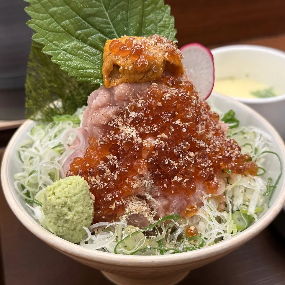 Ilpumdong topped with minced tuna, salmon roe, and sea urchin