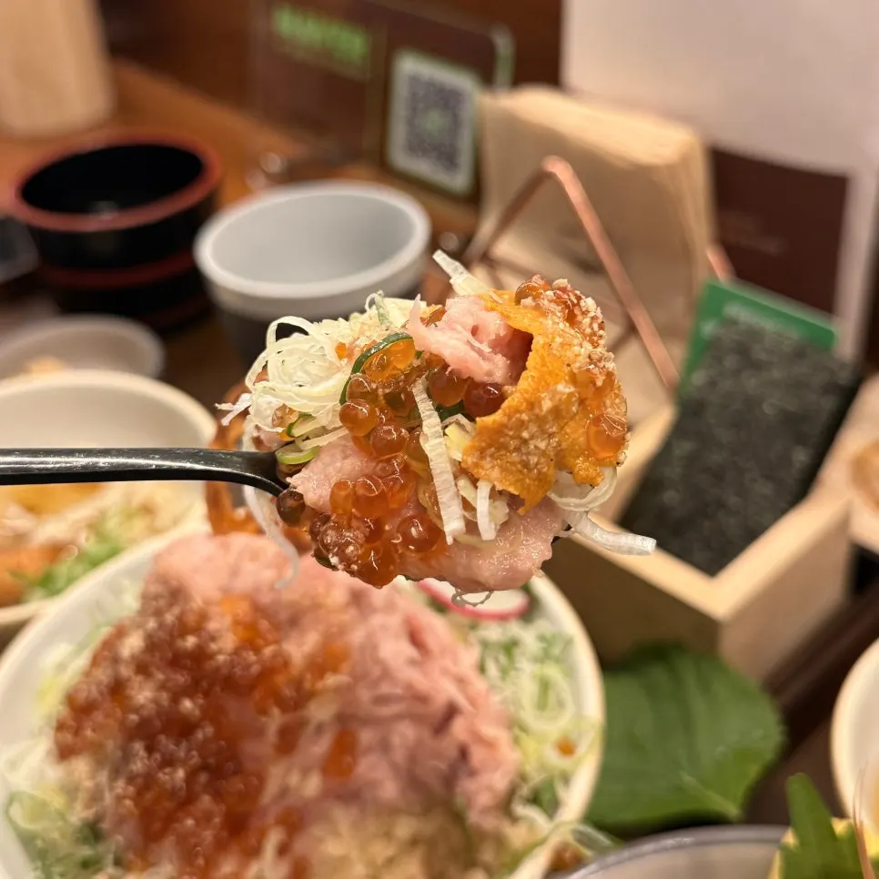 A spoonful of seasoned rice mixed with negitoro and sea urchin from the ilpumdong