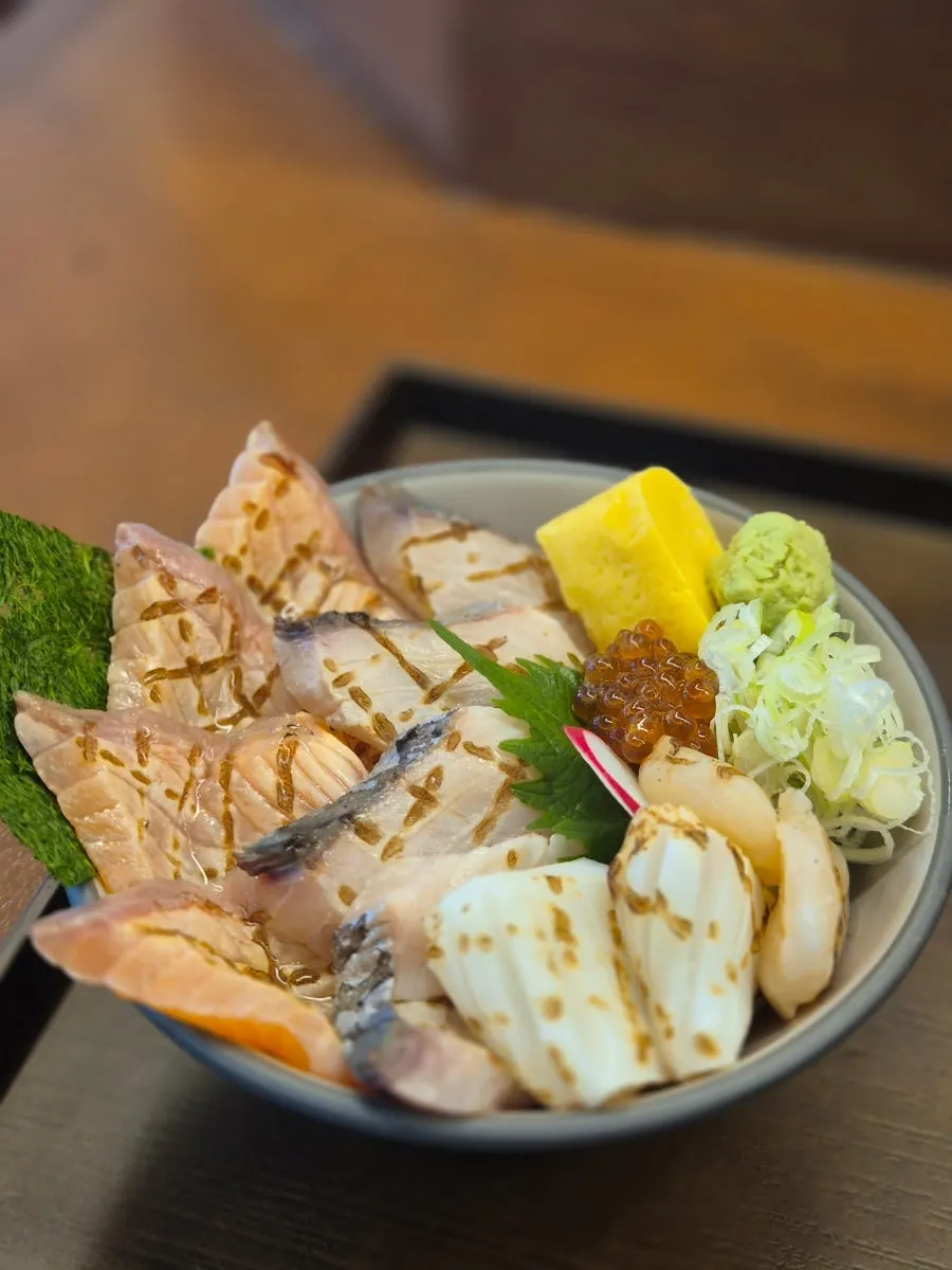 Salmon sakedon and aburidon at Ilpum Magok