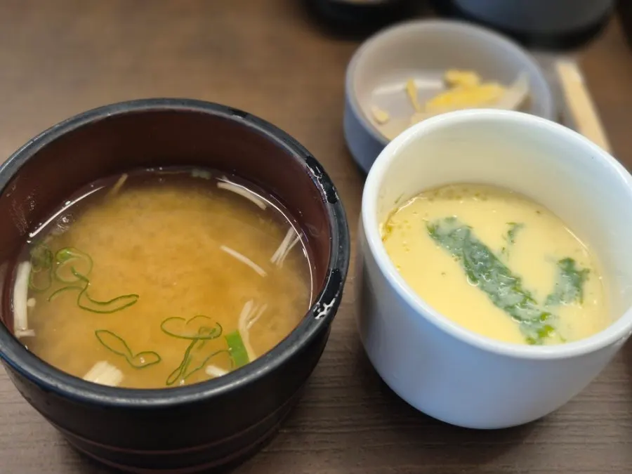 Soup with scallion and enoki mushroom
