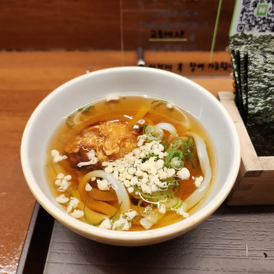 요리와 함께 나온 냉우동