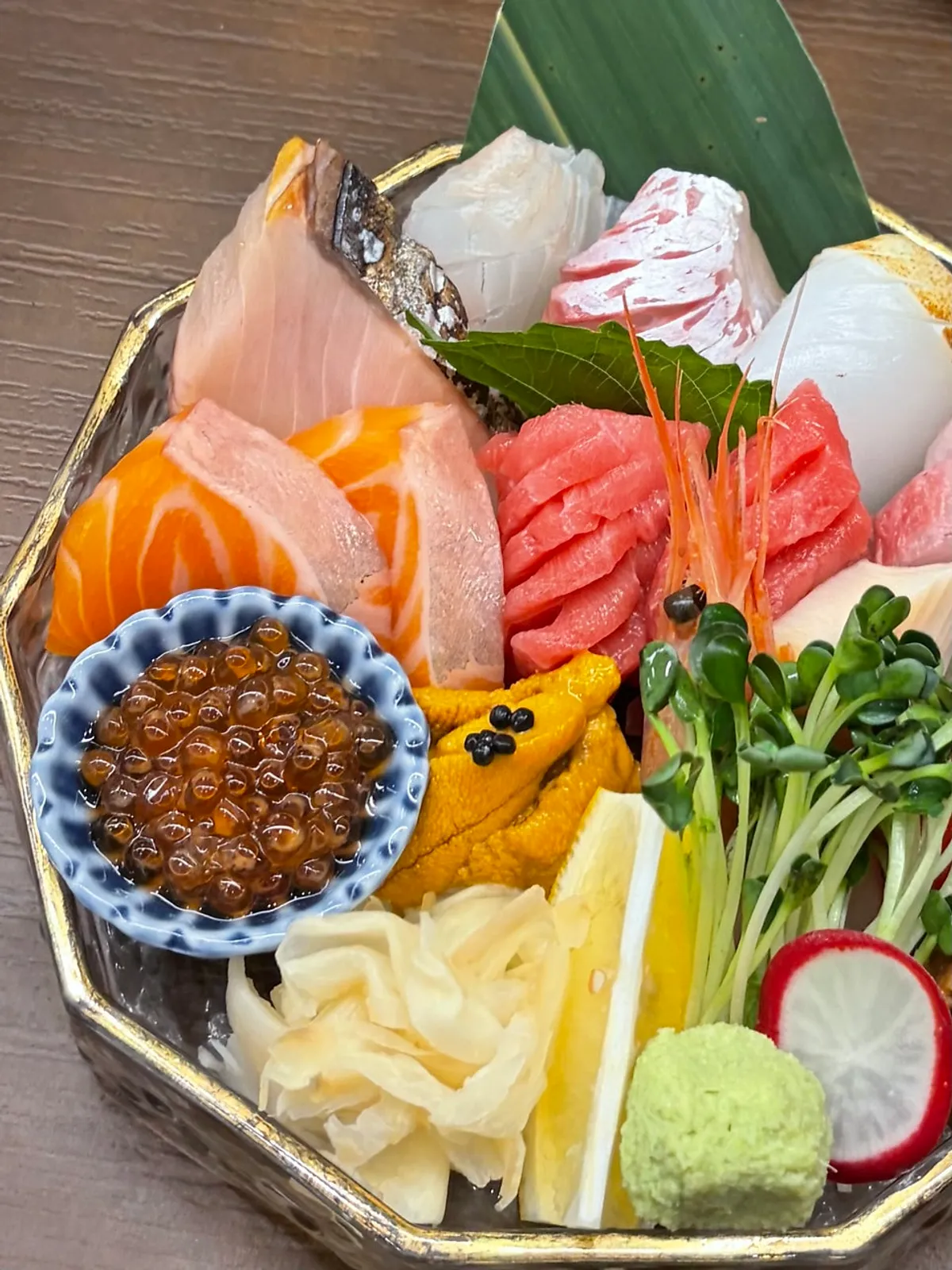A single-portion sashimi moriawase full of tuna, salmon, and uni