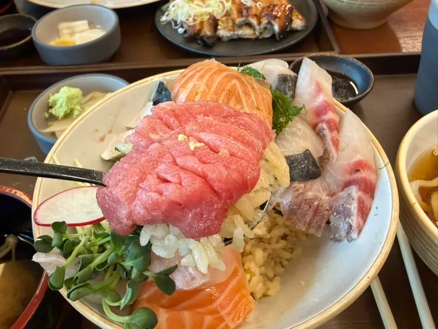 와사비를 올린 회 한 점
