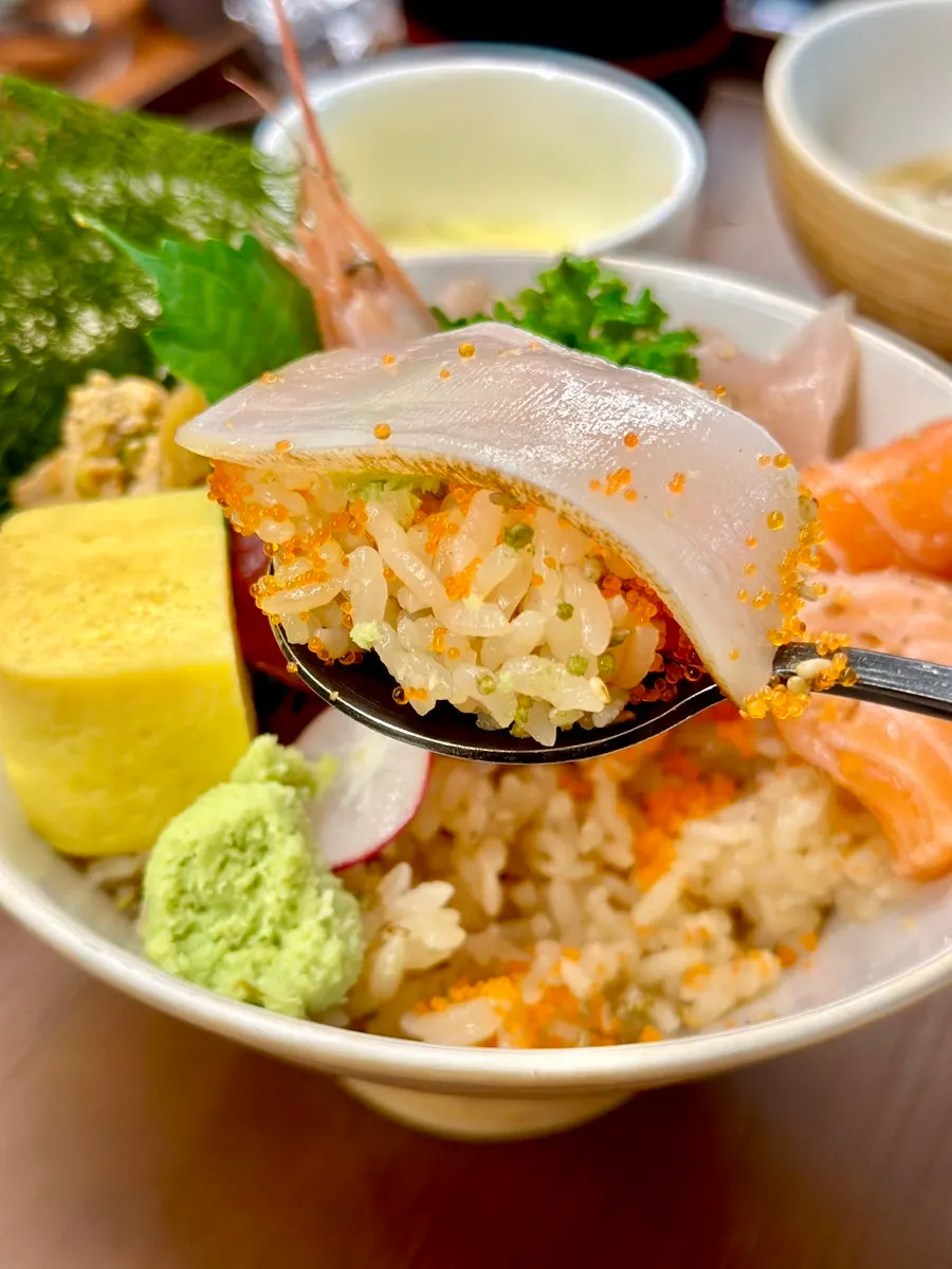 Kaisendon ingredients placed on seaweed