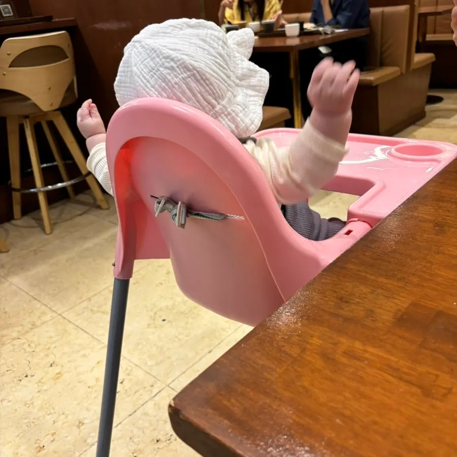 A calm-looking table seat