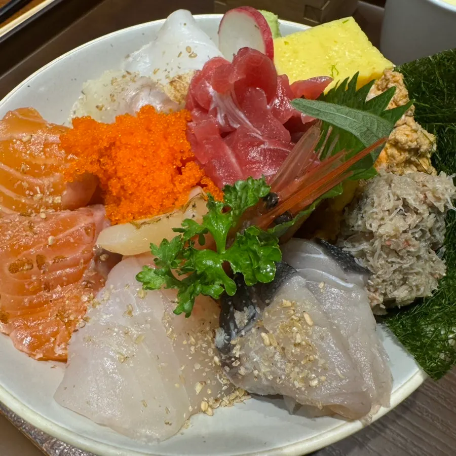 Kaisendon piled generously with seafood