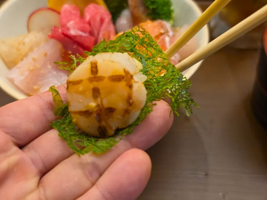 Salmon and tuna sashimi on the kaisendon