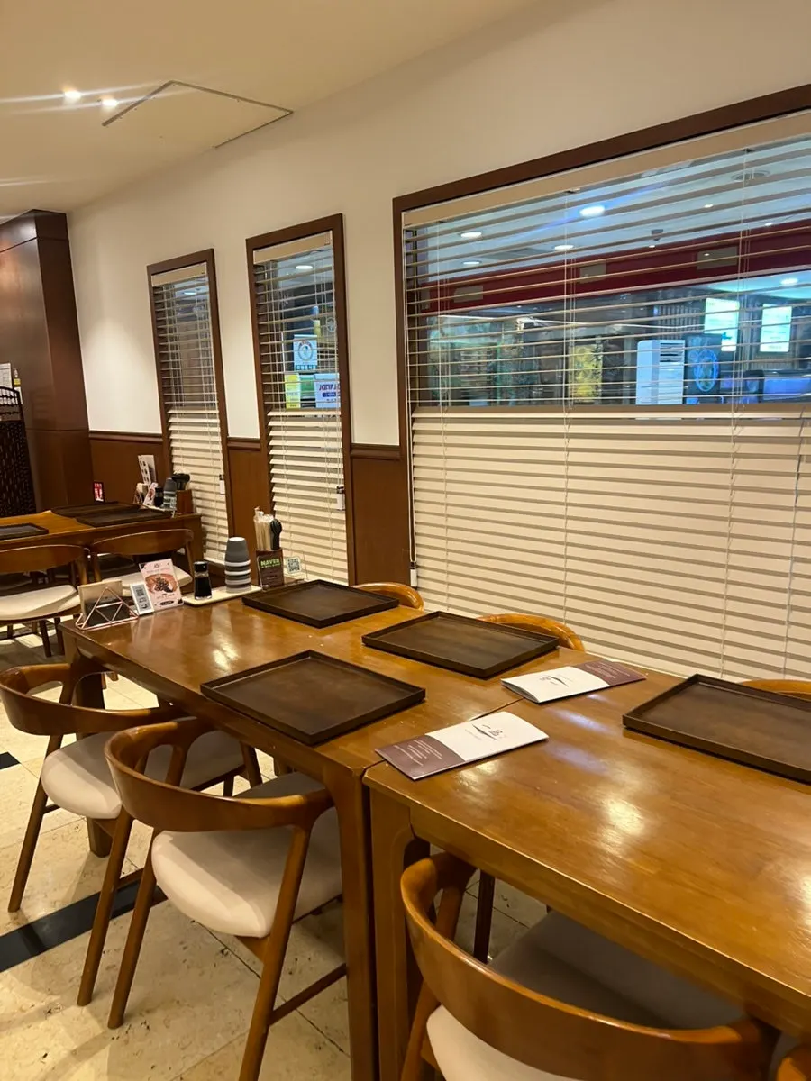 View around the entrance of Ilpum Yeouido Branch