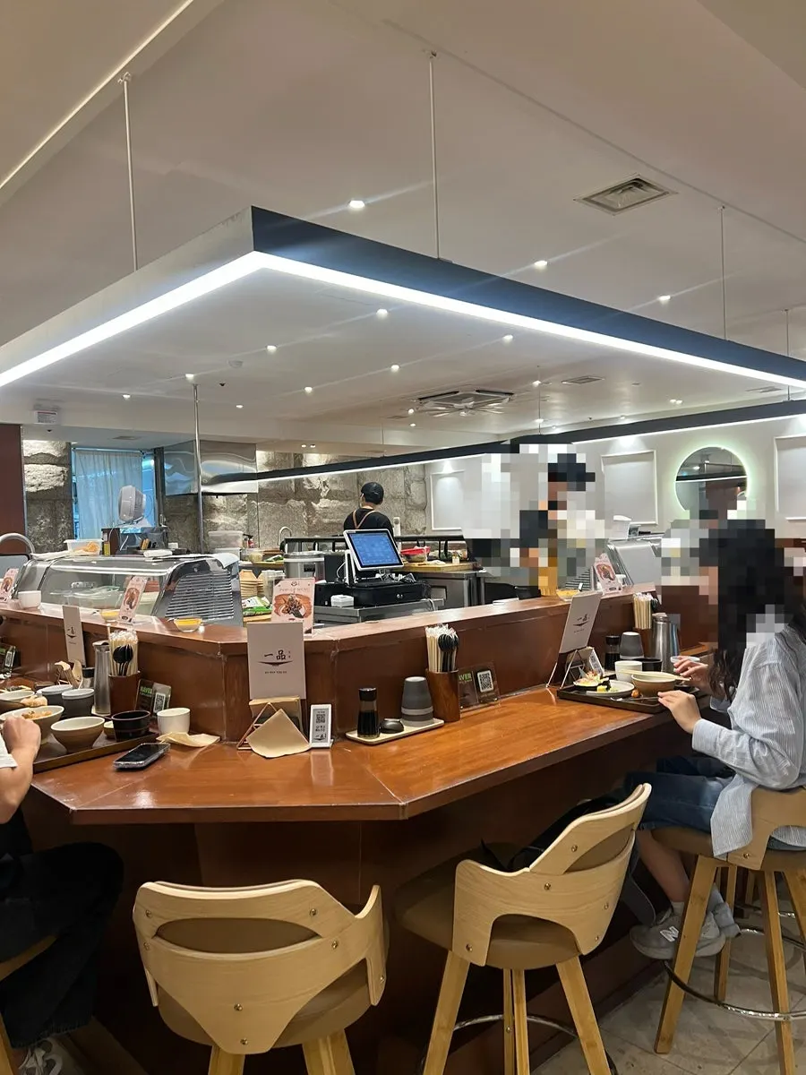 Seating and interior atmosphere at Ilpum Yeouido Branch