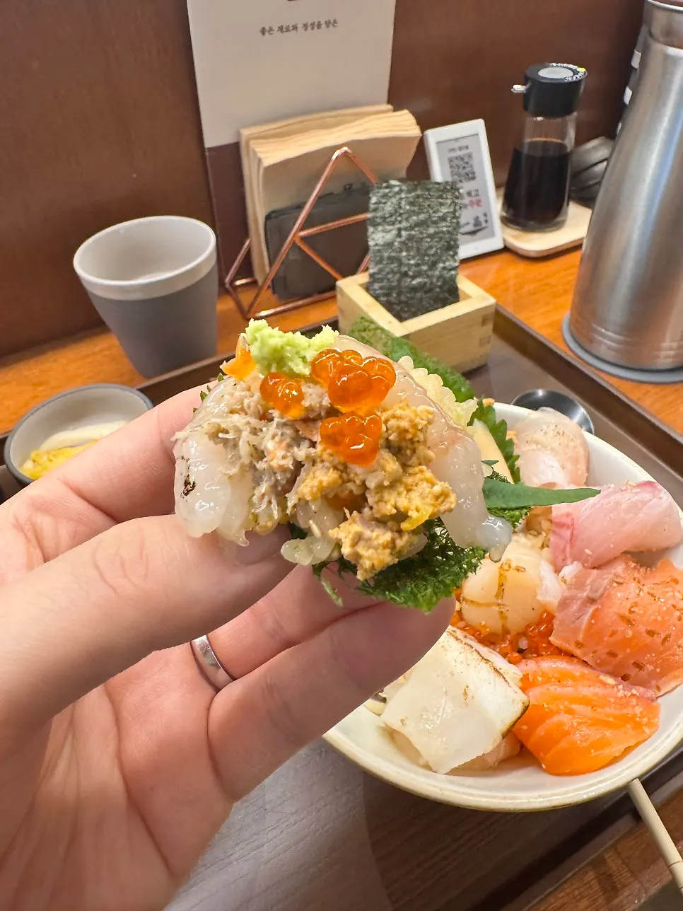 Raw shrimp, snow crab, ankimo and salmon roe combination