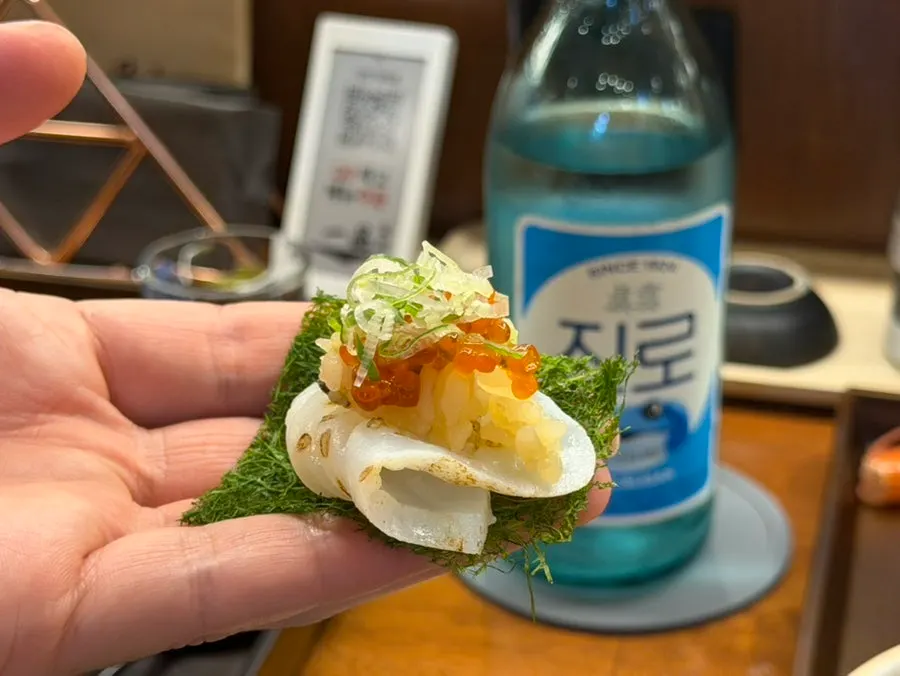 김에 싸 먹는 카이센동 한 입