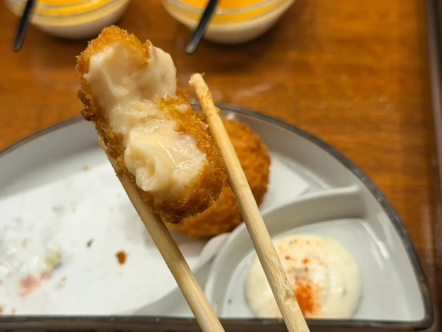 서비스로 받은 고로케 두 개
