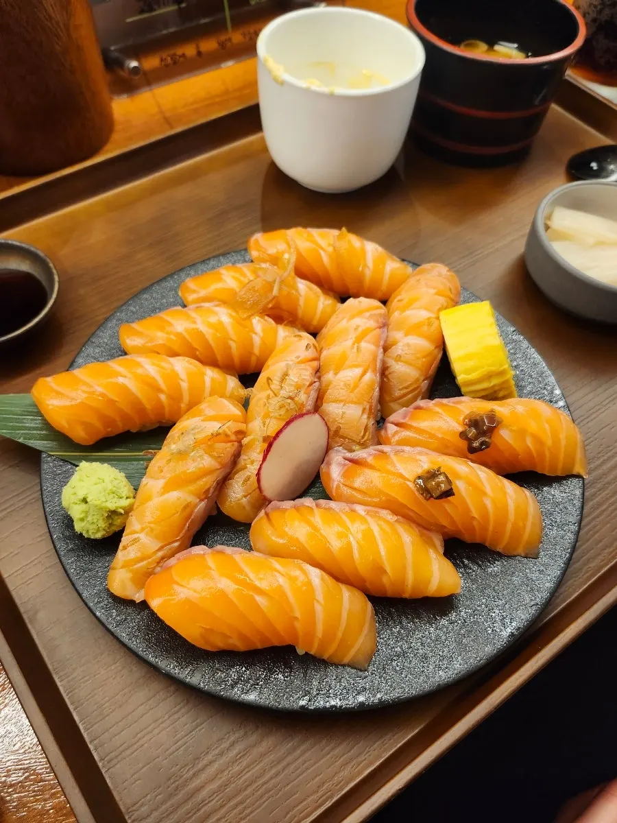 연어초밥 정식 한 상 구성