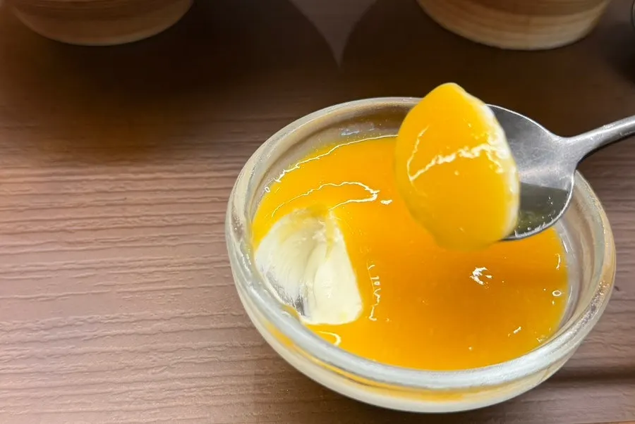 식사 마무리로 나온 후식 푸딩
