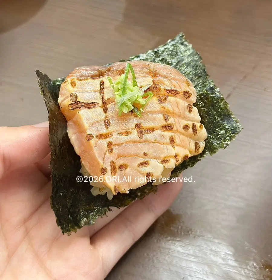 Enjoying the aburidon wrapped in seaweed
