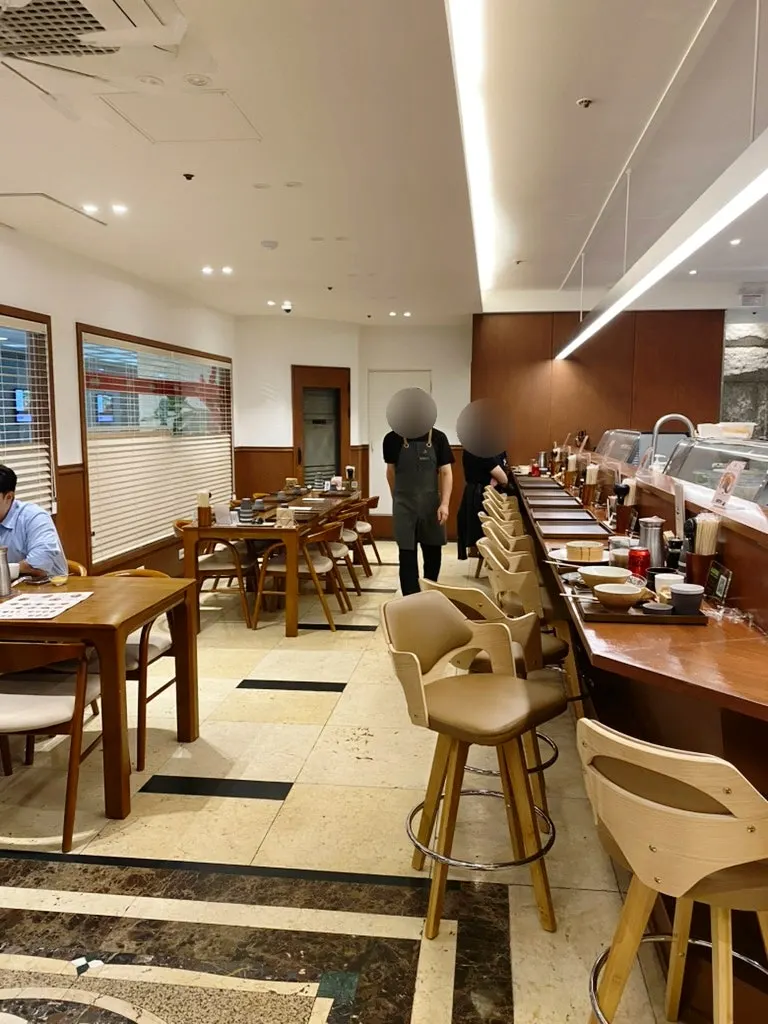 Overall view of the bar seating at Ilpum Yeouido Branch