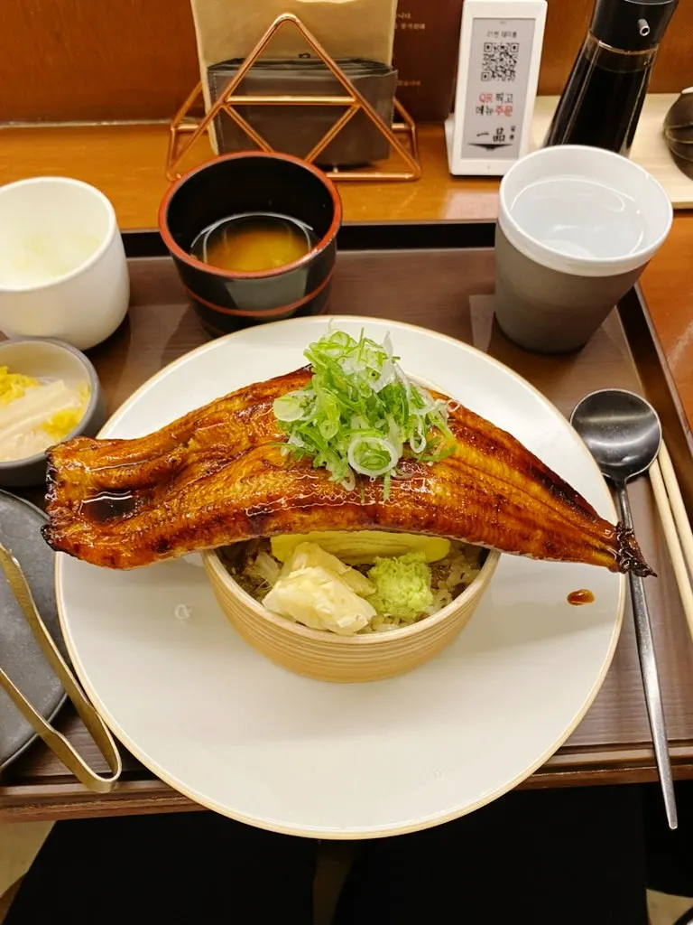 Egg custard, light soup, and white kimchi served first