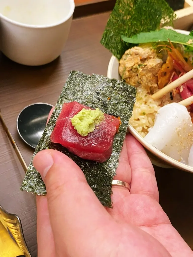 Bowl of kaisendon topped with an assortment of sashimi
