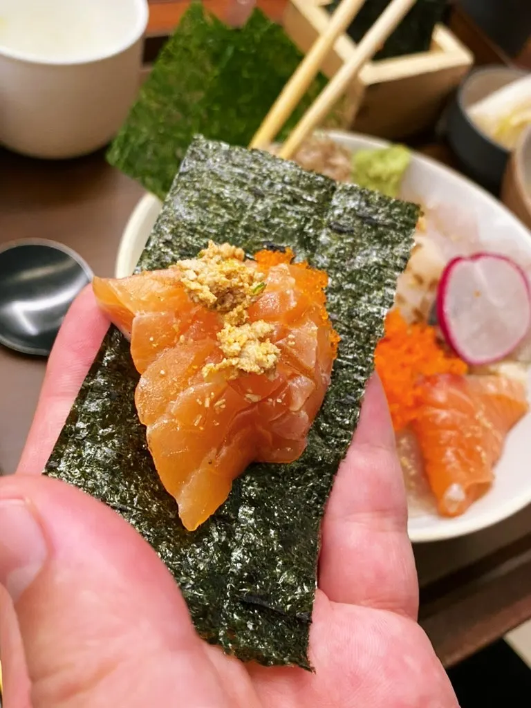 Thick-cut salmon on top of the kaisendon